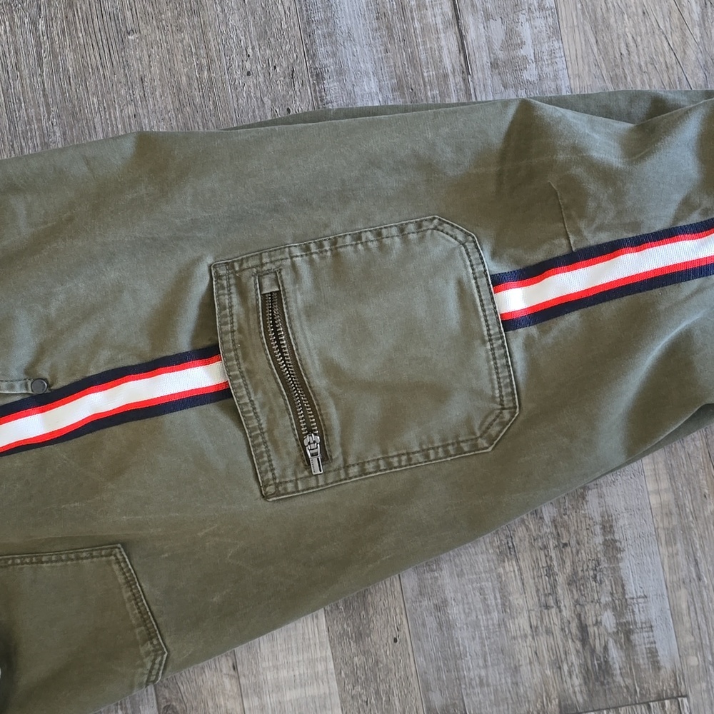ATHLETA| Summit Cargo Pant| Pinstripe Side Accent | Size 2 - Picture 9 of 13